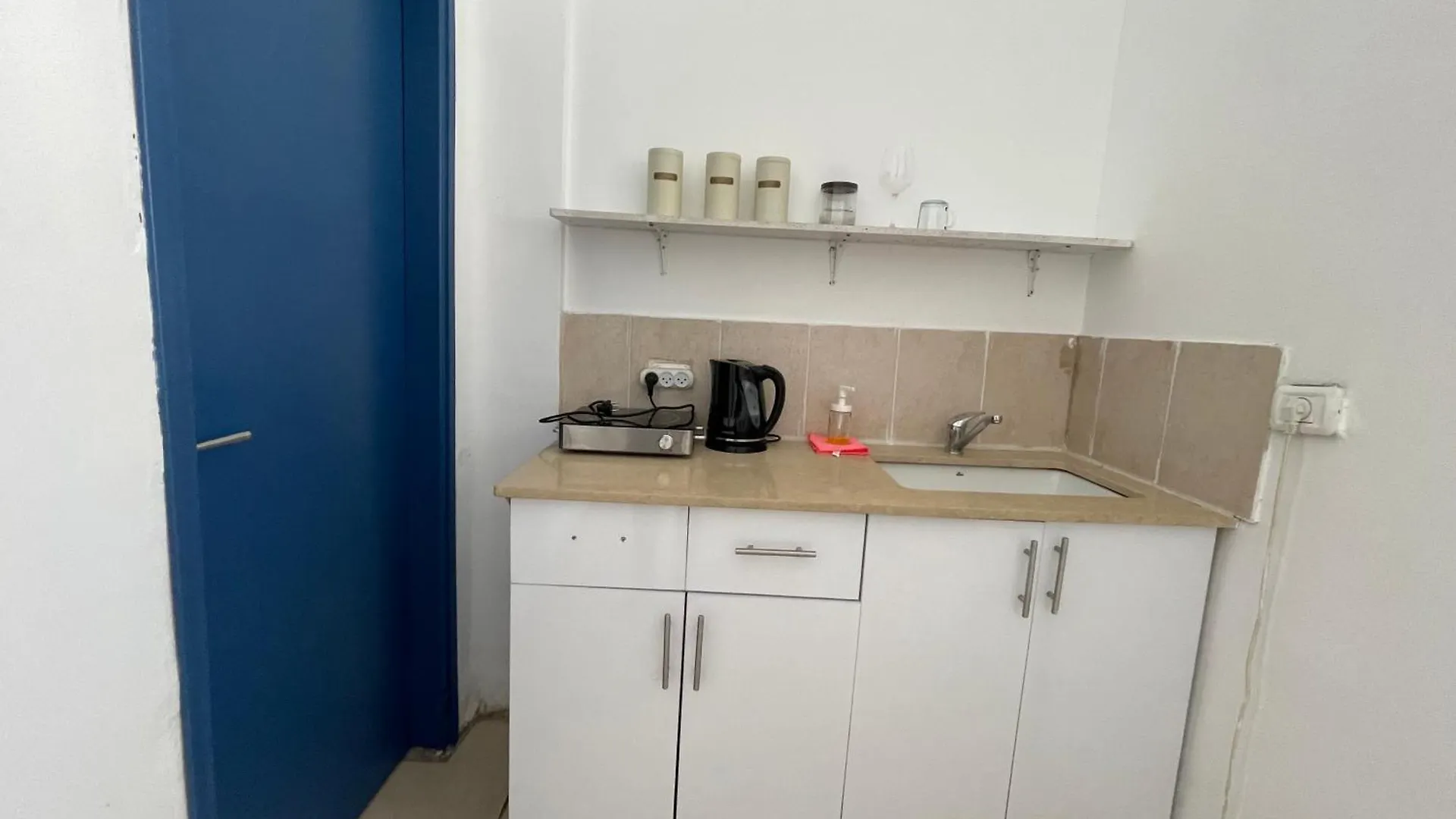 מלון חיפה Godson Guest House Down Town